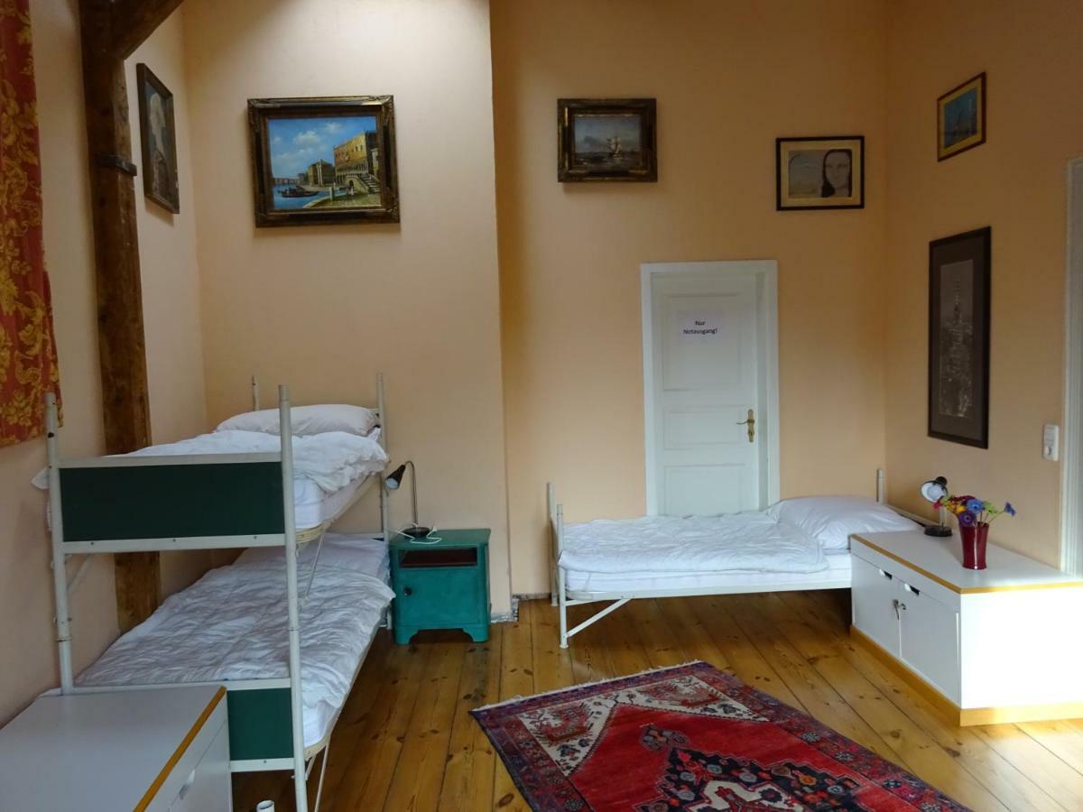 Hummel Hostel - Historische Stadtvilla mit Garten Weimar  Buitenkant foto