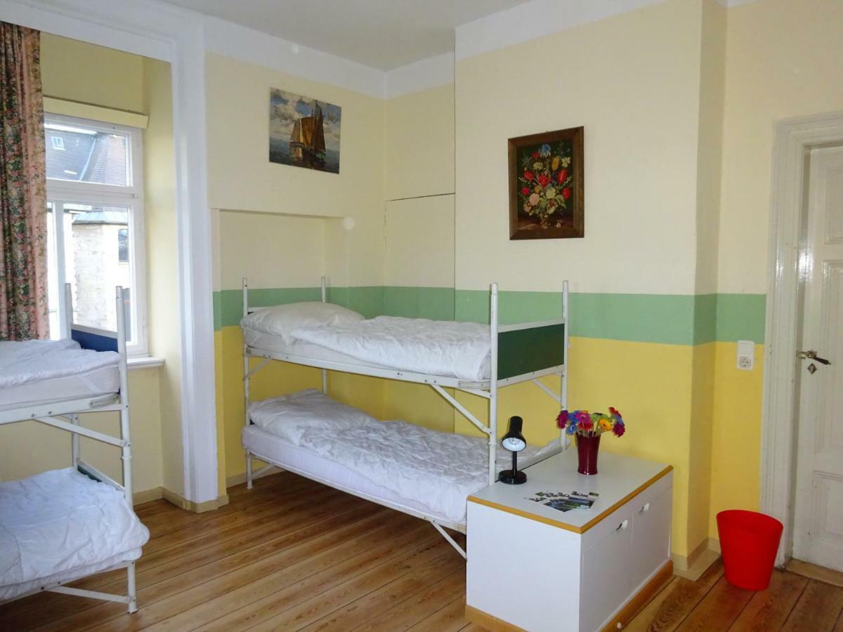 Hummel Hostel - Historische Stadtvilla mit Garten Weimar  Buitenkant foto